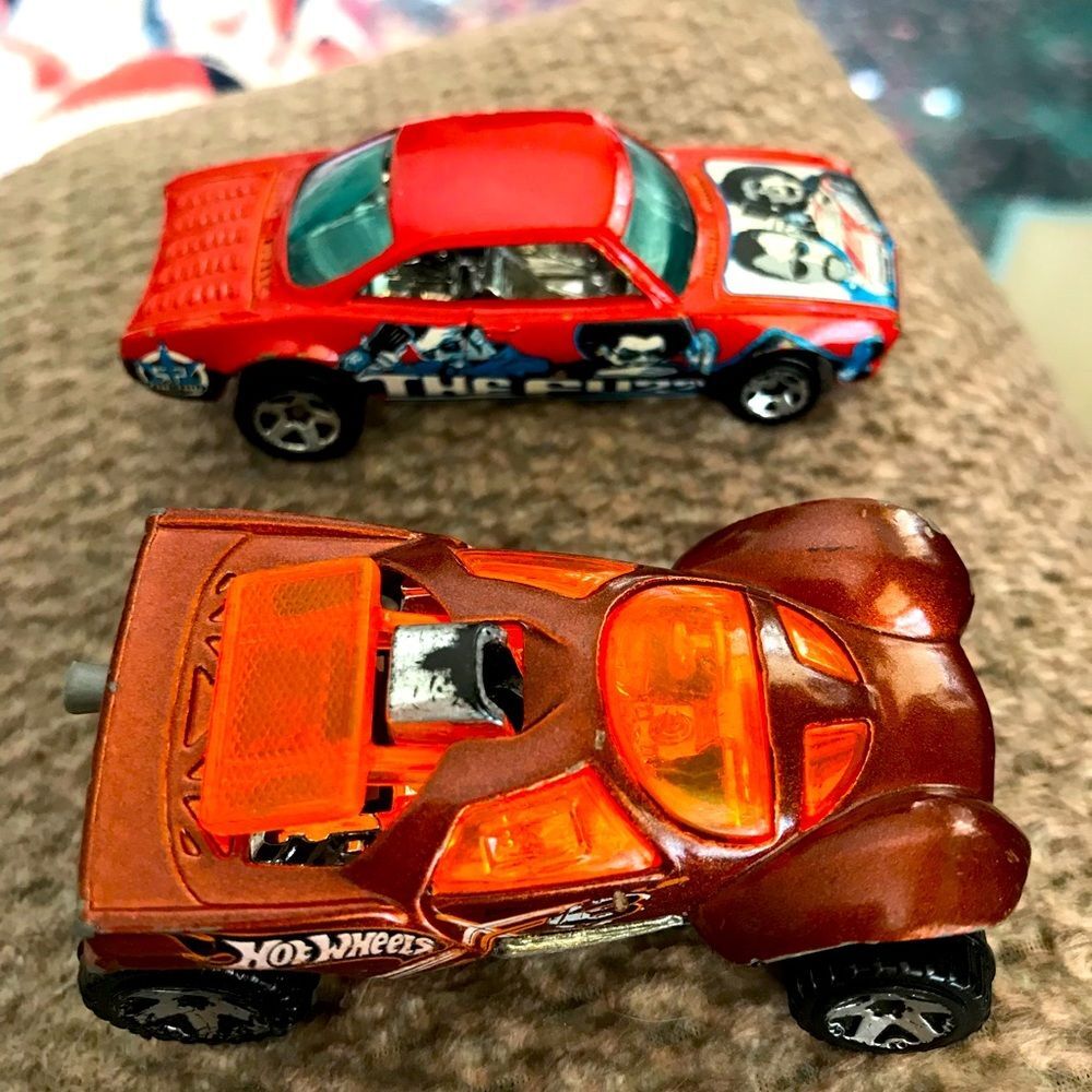 Lot of 2 Hot Wheels Mattel The Fuzz Vaire 8 and DA’KAR Brown Cast Toy Cars